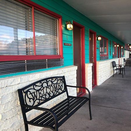 Raton Pass Motor Inn Exterior photo