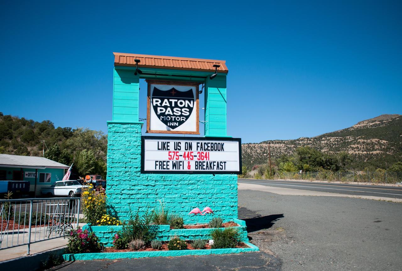 Raton Pass Motor Inn Exterior photo